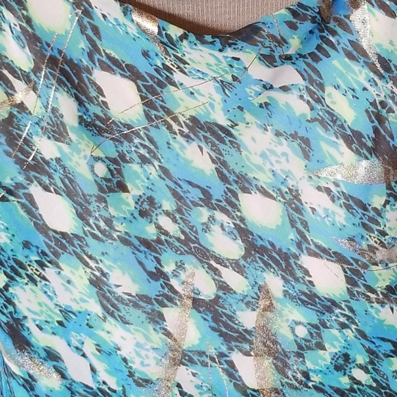 Beautiful flowy flattering dress - Picture 4 of 5